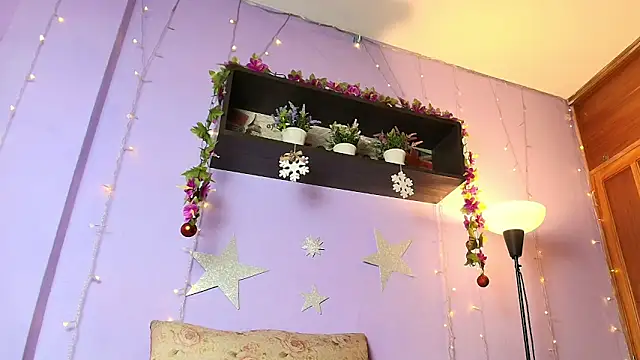 Little Ivy online show from 12-18-25, 01:06