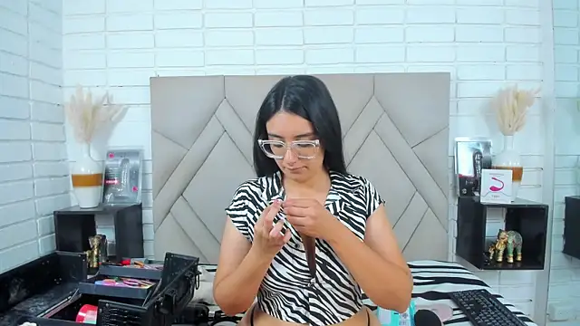 Isis Osman online show from 09-20-25, 07:37