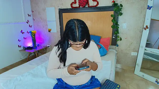 mialopez52 online show from 07-08-26, 06:23