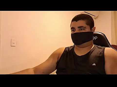 Snapshot of LeoPutaria chatting on 10-12-25, 01:43 LeoPutaria online show from 10-12-25, 01:43