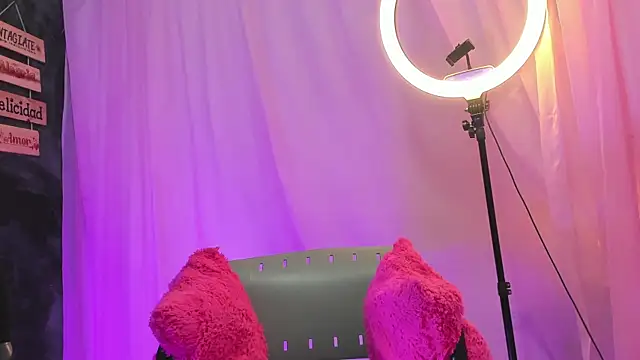 Snapshot of Monica_lopez chatting on 01-18-25, 07:37 Monica lopez online show from 01-18-25, 07:37