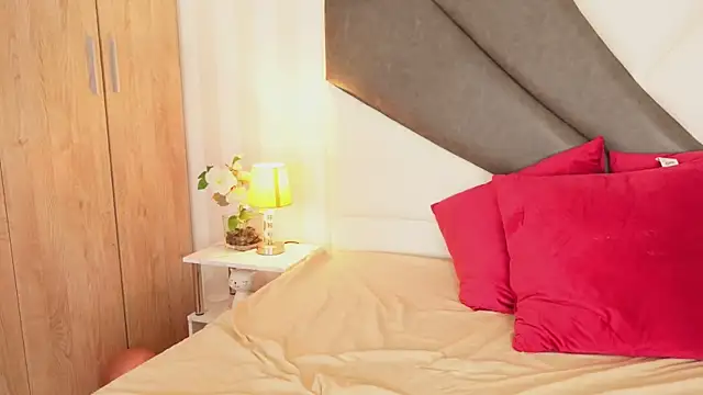 AnitaKariri online show from 02-18-25, 05:42