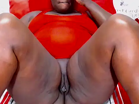 Honeybumsx32 online show from 05-17-26, 06:04
