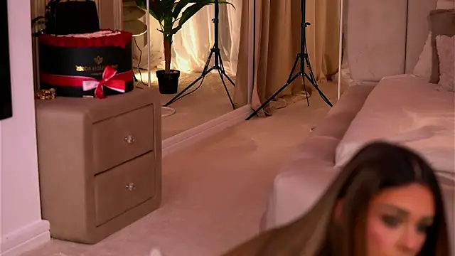 Snapshot of YasmineShaw chatting on 12-02-25, 11:56 YasmineShaw online show from 12-02-25, 11:56