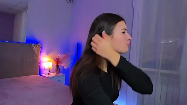 Laura Leee online show from 03-12-26, 05:57