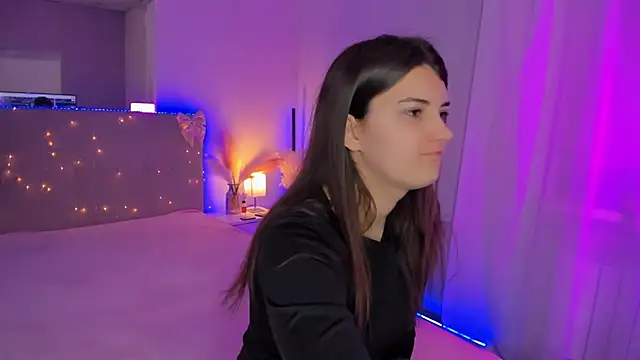 Laura Leee online show from 04-05-26, 05:15