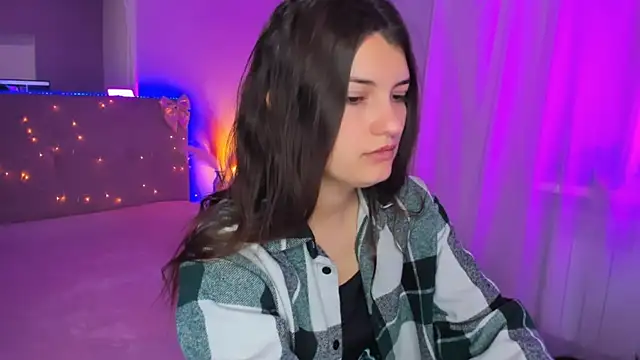 Laura Leee online show from 04-24-26, 05:10