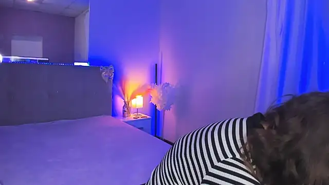 Snapshot of Laura_Leee chatting on 05-07-26, 05:02 Laura Leee online show from 05-07-26, 05:02
