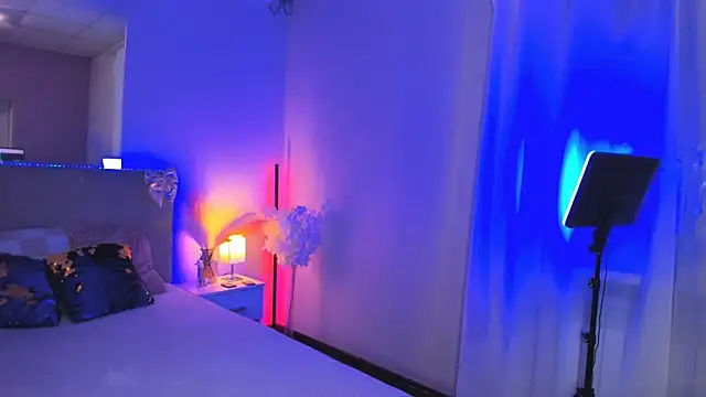 Laura Leee online show from 06-11-26, 05:05