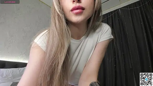 Snapshot of jenn_soucek chatting on 12-16-25, 01:10 jenn soucek online show from 12-16-25, 01:10