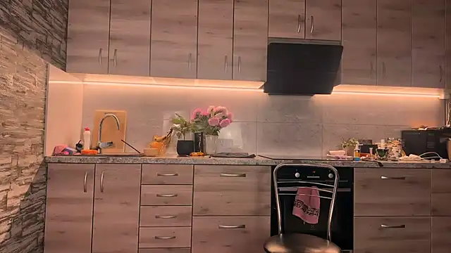    art online show from 09-19-25, 05:24