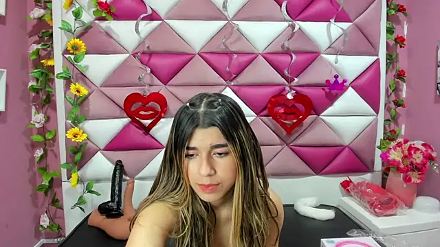 Snapshot of NahomiConnor_ chatting on 03-08-25, 04:17 NahomiConnor online show from 03-08-25, 04:17