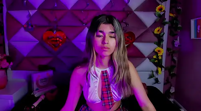 Snapshot of NahomiConnor_ chatting on 03-17-25, 07:58 NahomiConnor online show from 03-17-25, 07:58