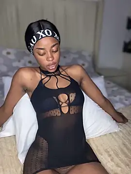 Snapshot of BhadBhad_Kitty chatting on 03-17-25, 04:29 BhadBhad Kitty online show from 03-17-25, 04:29