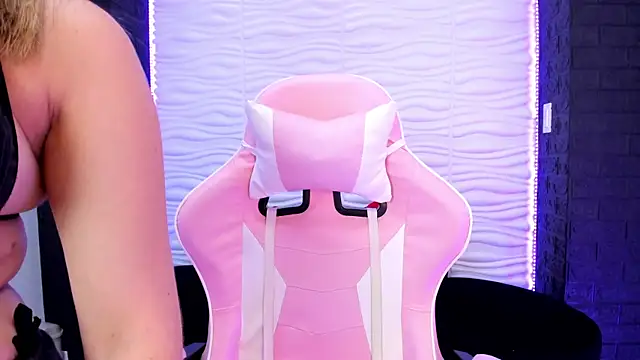 Bella reaset18 online show from 12-13-24, 07:32