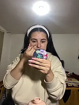 Snapshot of emiliaharper408 chatting on 02-21-25, 02:39 emiliaharper408 online show from 02-21-25, 02:39