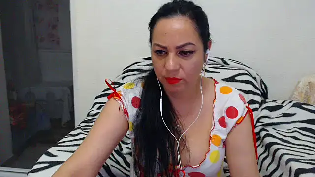 Snapshot of MissElla chatting on 07-24-26, 11:03 MissElla online show from 07-24-26, 11:03