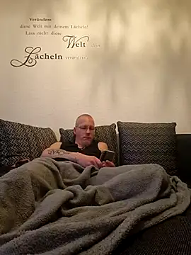 Snapshot of Maiki82 chatting on 01-10-25, 08:40 Maiki82 online show from 01-10-25, 08:40