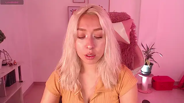 Snapshot of Dahlia__espresso chatting on 02-12-25, 06:19 Dahlia espresso online show from 02-12-25, 06:19