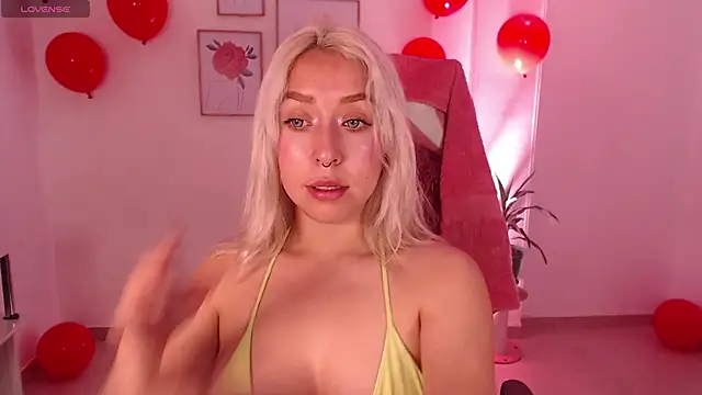 Snapshot of Dahlia__espresso chatting on 02-19-25, 06:00 Dahlia espresso online show from 02-19-25, 06:00