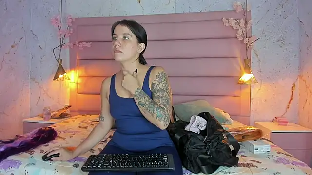 MelaniieRoux online show from 10-24-25, 07:32