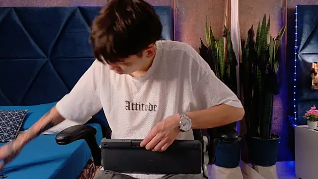 Lion Foster01 online show from 10-22-25, 12:27