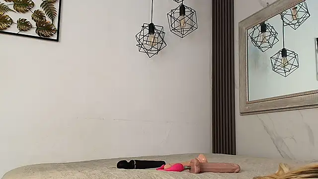 miranda villa online show from 10-30-25, 01:01