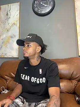 AaronCruz  online show from 01-24-25, 07:07