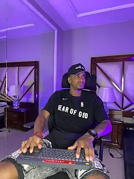 AaronCruz  online show from 02-10-25, 07:38