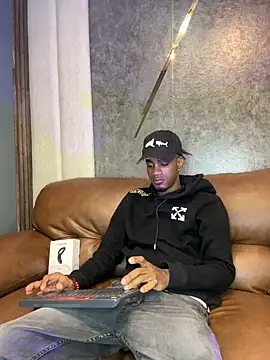 AaronCruz  online show from 02-18-25, 12:49