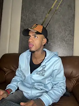 AaronCruz  online show from 03-03-25, 01:20