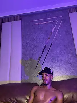 AaronCruz  online show from 03-21-25, 02:07