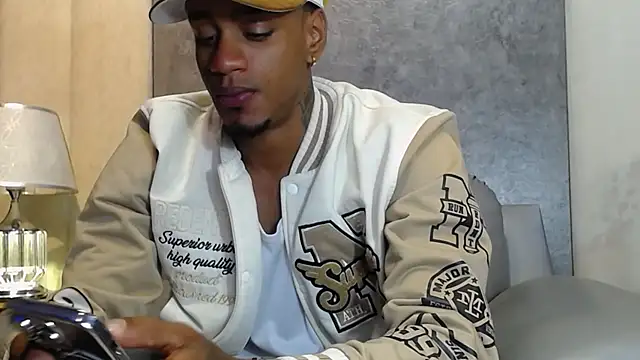 AaronCruz  online show from 11-05-25, 09:26