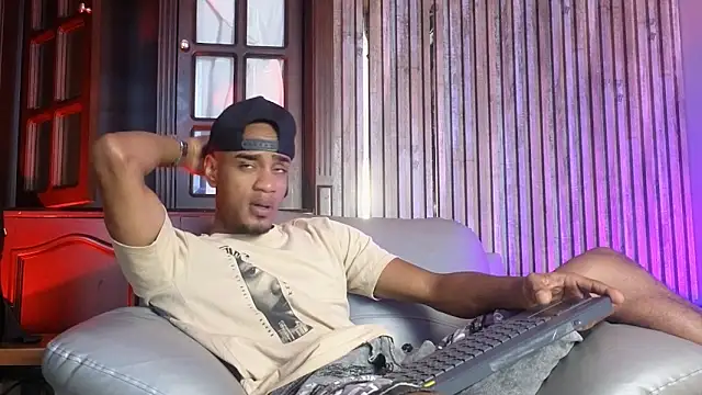 AaronCruz  online show from 02-18-26, 04:36