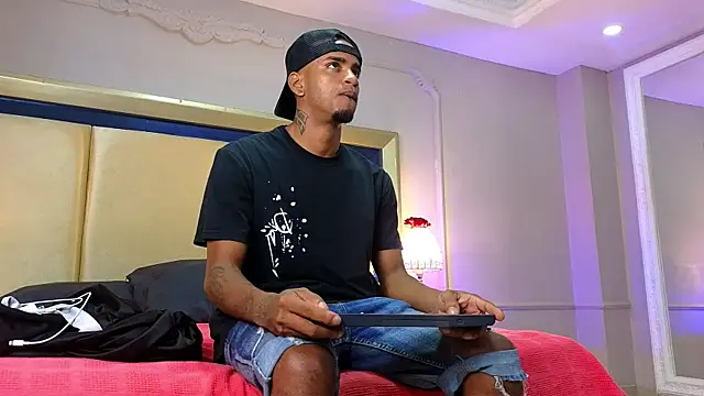 AaronCruz  online show from 06-06-26, 05:39