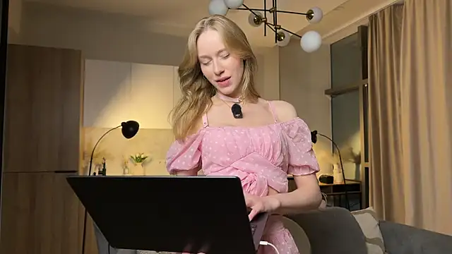 Snapshot of PollyAgata chatting on 07-01-26, 07:02 PollyAgata online show from 07-01-26, 07:02