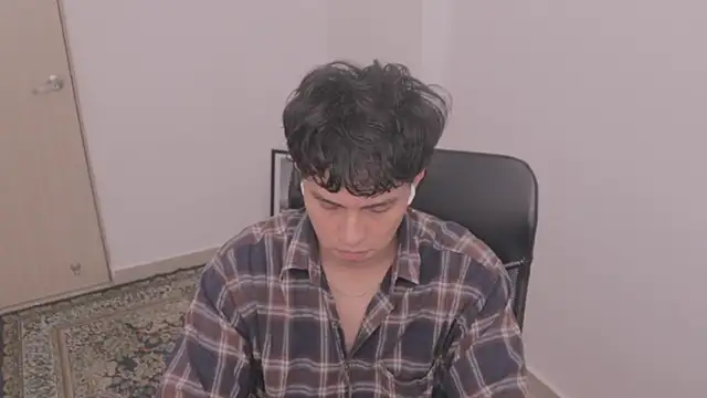 Snapshot of Tony_Hoffa chatting on 12-20-25, 06:04 Tony Hoffa online show from 12-20-25, 06:04