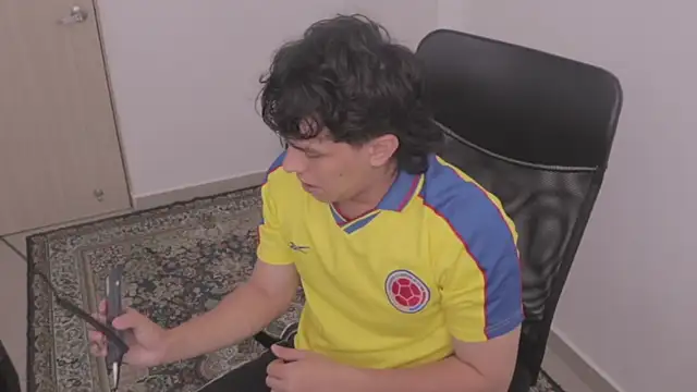 Snapshot of Tony_Hoffa chatting on 12-21-25, 07:21 Tony Hoffa online show from 12-21-25, 07:21