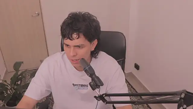 Snapshot of Tony_Hoffa chatting on 01-18-26, 05:39 Tony Hoffa online show from 01-18-26, 05:39