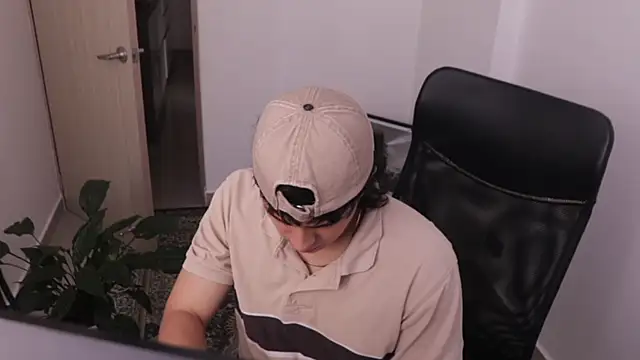 Snapshot of Tony_Hoffa chatting on 02-03-26, 08:36 Tony Hoffa online show from 02-03-26, 08:36