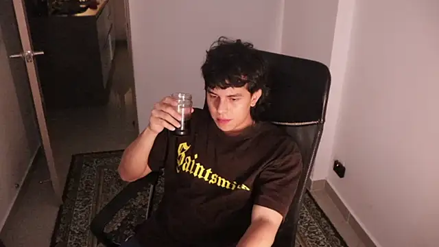 Snapshot of Tony_Hoffa chatting on 02-05-26, 09:30 Tony Hoffa online show from 02-05-26, 09:30