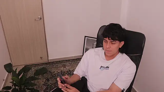 Snapshot of Tony_Hoffa chatting on 02-24-26, 05:44 Tony Hoffa online show from 02-24-26, 05:44