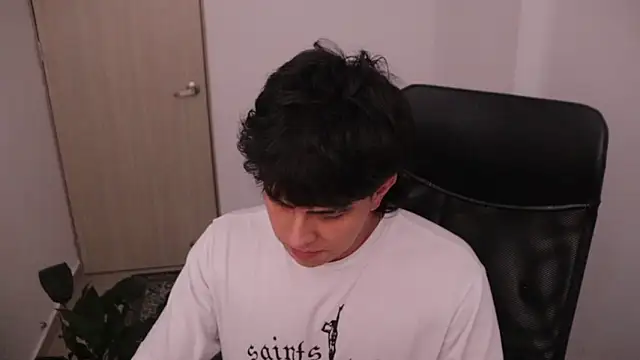 Snapshot of Tony_Hoffa chatting on 03-01-26, 10:56 Tony Hoffa online show from 03-01-26, 10:56