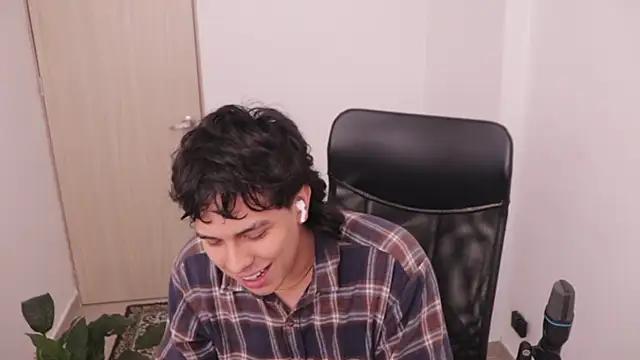 Snapshot of Tony_Hoffa chatting on 03-07-26, 07:00 Tony Hoffa online show from 03-07-26, 07:00