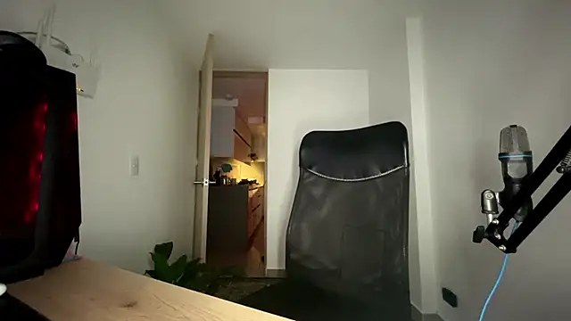 Snapshot of Tony_Hoffa chatting on 03-08-26, 02:04 Tony Hoffa online show from 03-08-26, 02:04