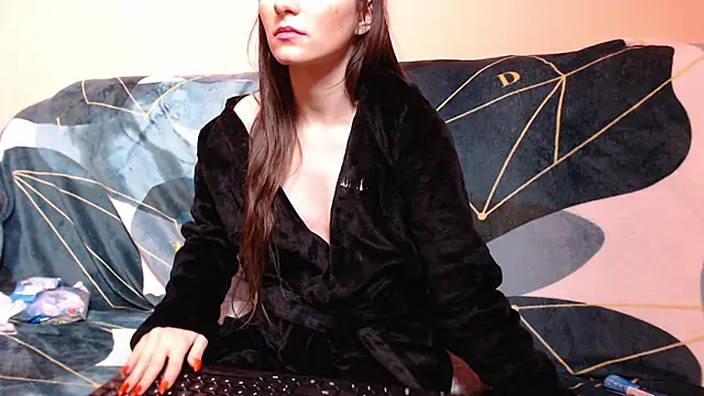 Snapshot of AlmaQueen chatting on 12-28-24, 12:56 AlmaQueen online show from 12-28-24, 12:56