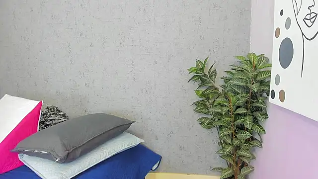 Tiffany mendez online show from 04-22-26, 12:07