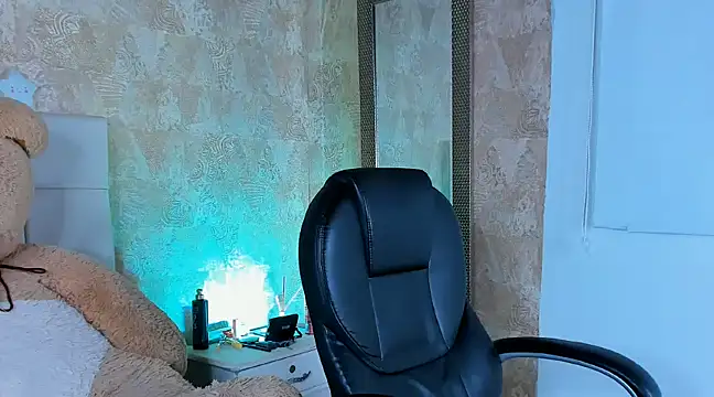 Snapshot of Muichiro_tokito1 chatting on 12-22-24, 07:44 Muichiro tokito1 online show from 12-22-24, 07:44