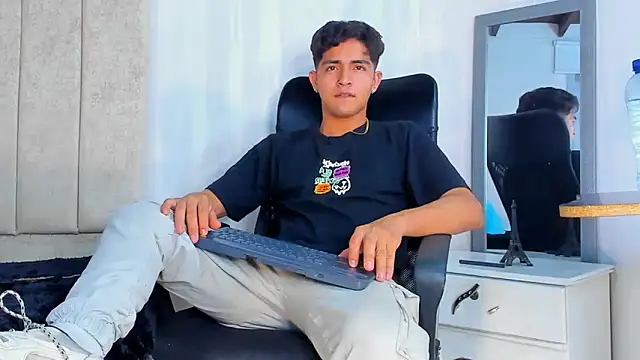 Snapshot of Muichiro_tokito1 chatting on 01-30-25, 03:22 Muichiro tokito1 online show from 01-30-25, 03:22