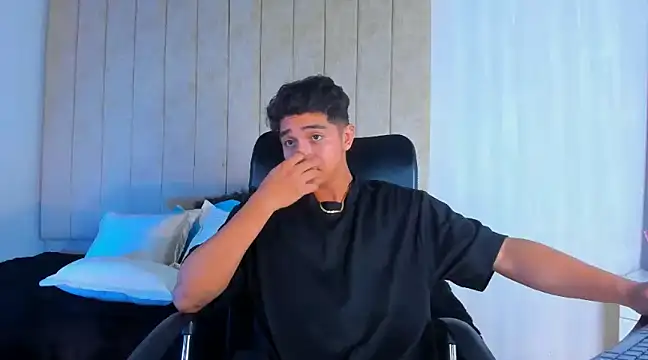 Snapshot of Muichiro_tokito1 chatting on 02-05-25, 03:45 Muichiro tokito1 online show from 02-05-25, 03:45